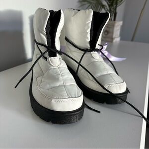 Elegant Quilted White Ankle Boots